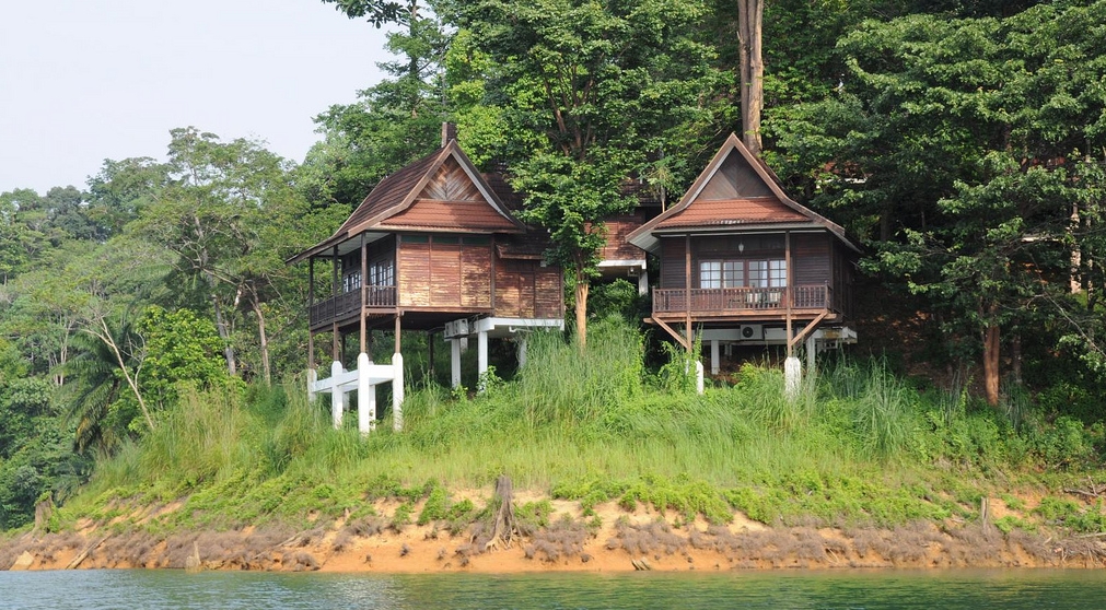 Accommodation on Lake Kenyir, Malaysia
