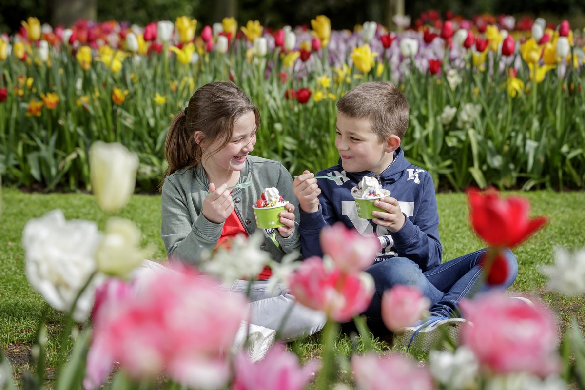 Children among the tulips at Keukenhof